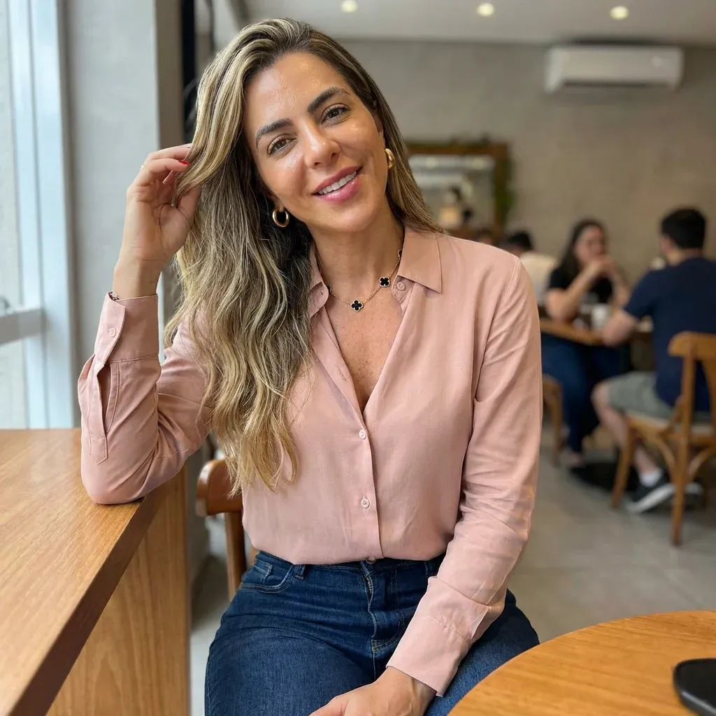 Dr. Chloé Moreau, specialist in marital harmony and neuropsychology